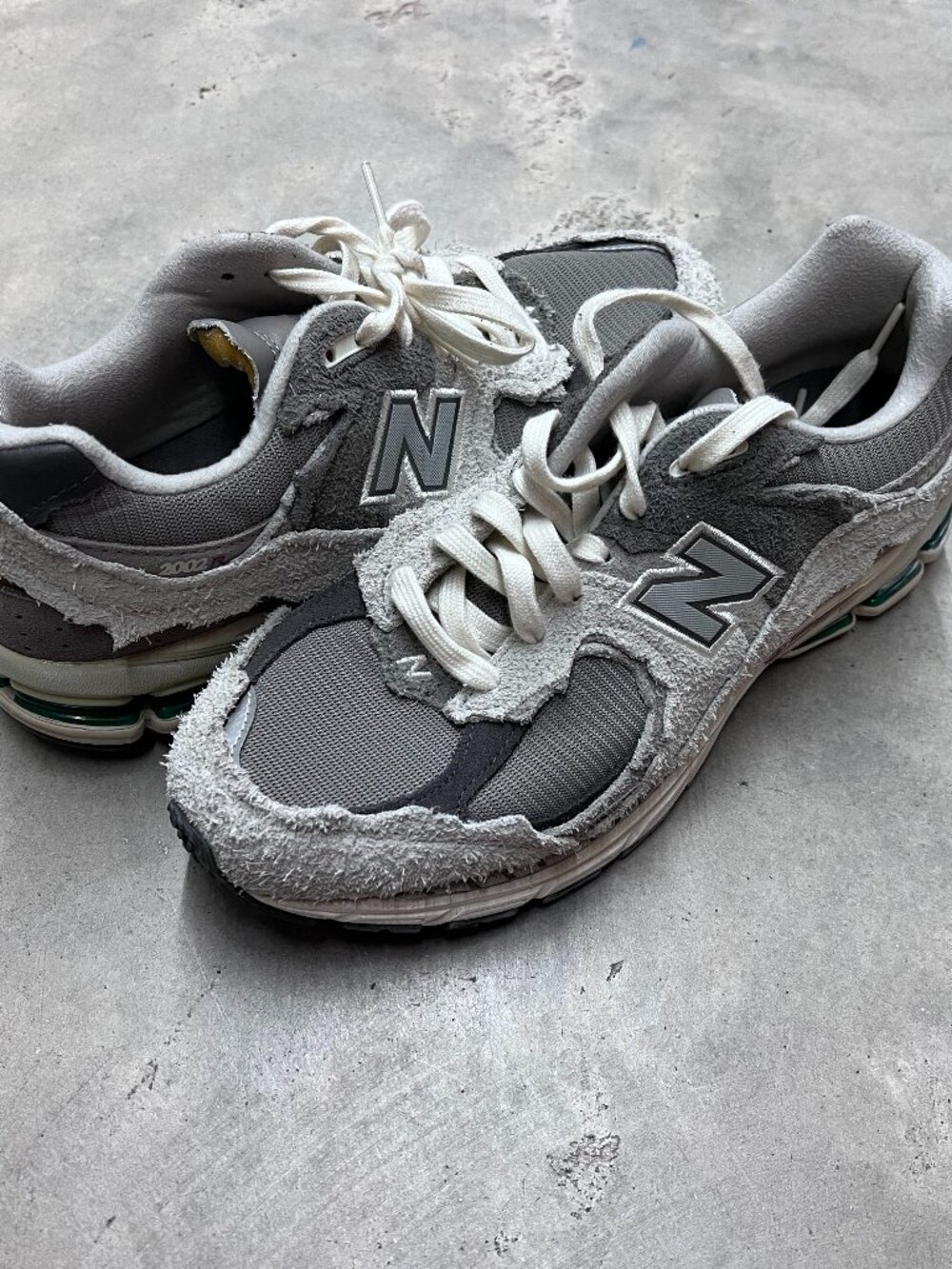 New Balance 2002R Protection Pack Men's Size 9 Rain Cloud M2002RDA - Used